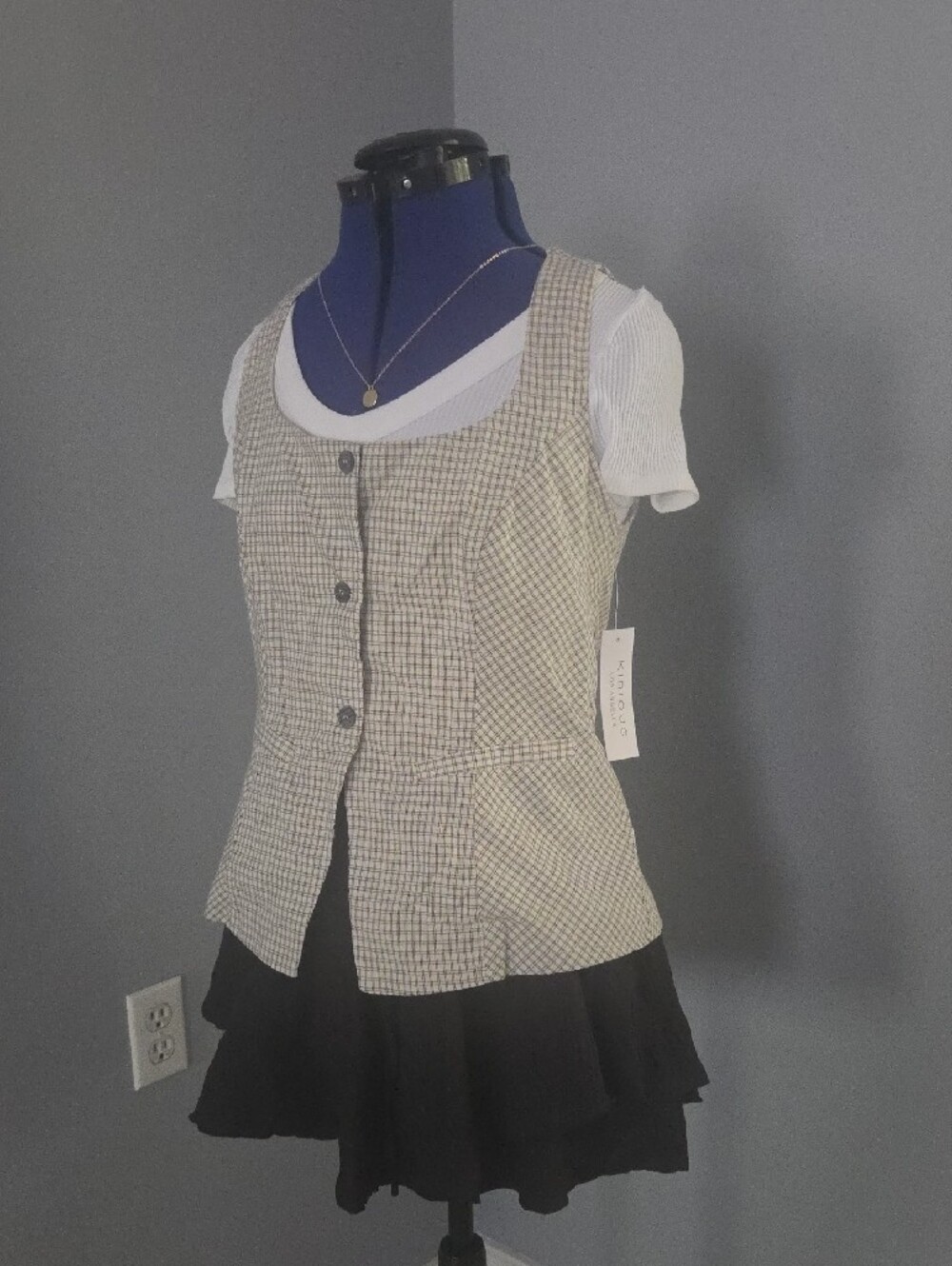 Plaid Sleeveless Button-Front Vest - Cream & Black - Picture 5 of 5
